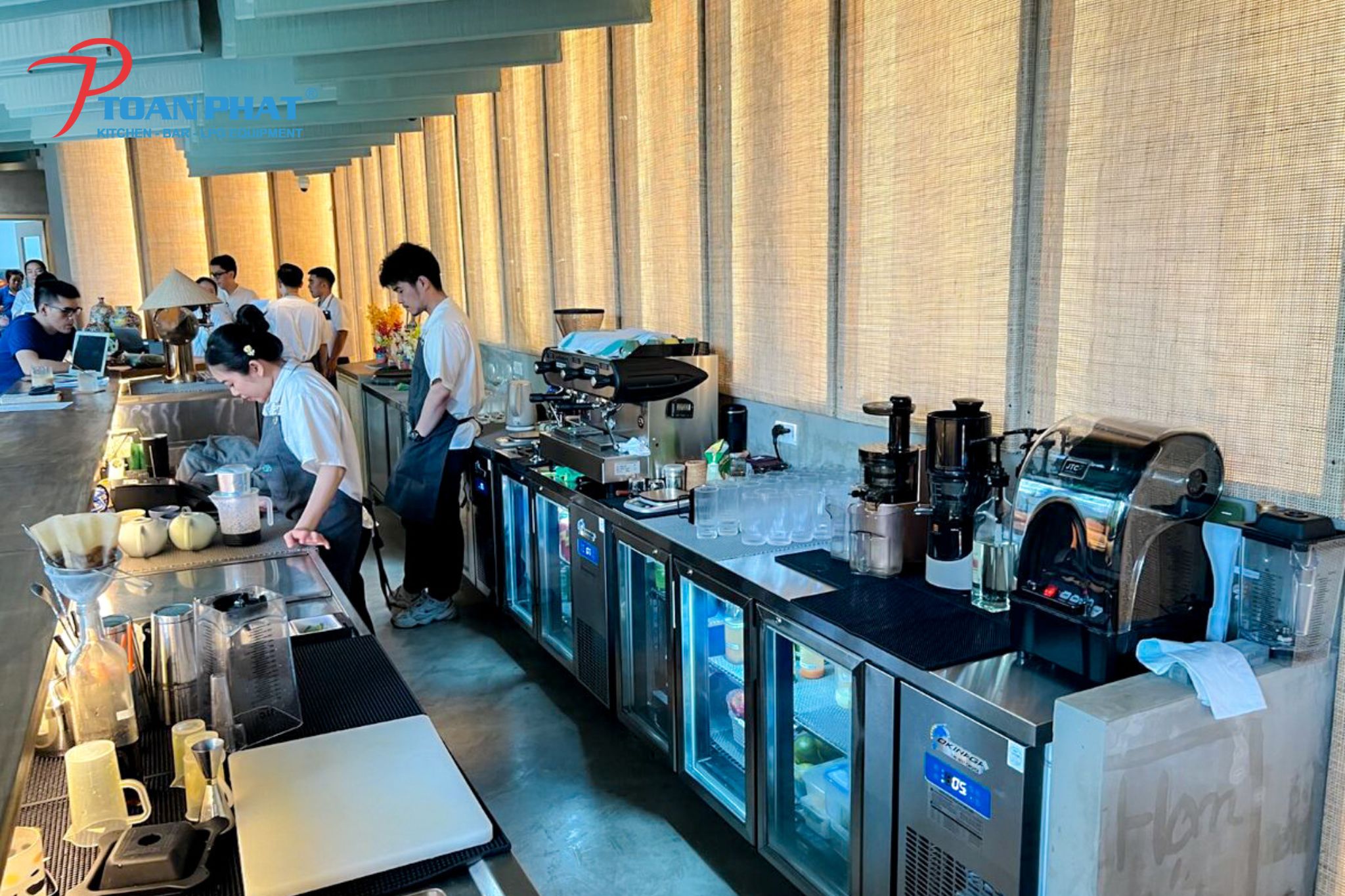 Tủ lạnh công nghiệp Okinaga tại Ola bar cafe