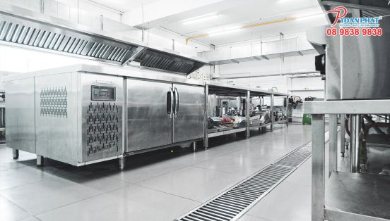 CÁCH LỰA CHỌN BÀN MÁT VÀ BÀN ĐÔNG CÔNG NGHIỆP PHÙ HỢP CHO NHÀ HÀNG