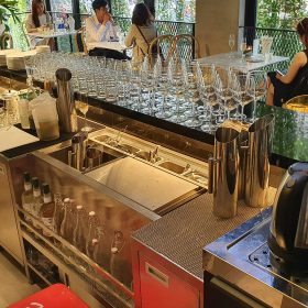 CÁC THIẾT BỊ INOX CẦN THIẾT CHO QUẦY BAR – CAFE CHUYÊN NGHIỆP