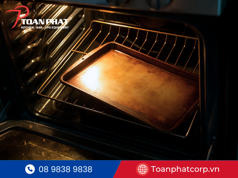 13 lỗi lò hấp nướng đa năng thường gặp và cách xử lý hiệu quả 8 Giá đỡ lò nướng bị rơi xuống khoang lò