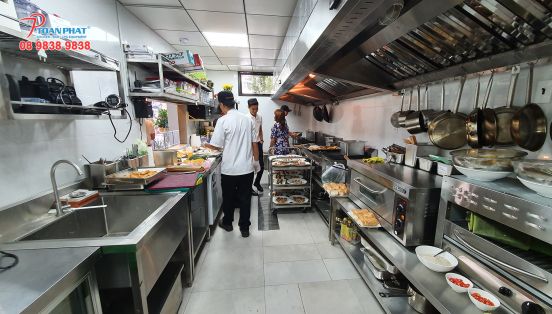 CÁC THIẾT BỊ INOX CẦN CÓ TRONG BẾP NHÀ HÀNG