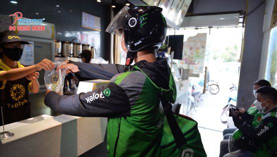 TỔNG QUAN THỊ TRƯỜNG ĐẶT ĐỒ ĂN TRỰC TUYẾN VÀ CÁC THƯƠNG HIỆU TOP ĐẦU