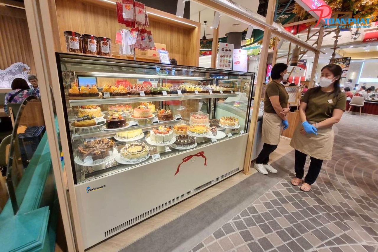 Tu trung bay banh thuc te10 1