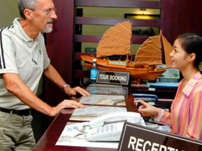 MUÔN CHIÊU TỰ PHONG SAO CỦA KHÁCH SẠN TỒI 1 anh 1