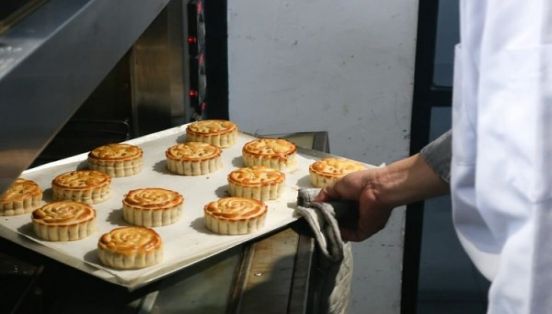 CÁCH NƯỚNG BÁNH TRUNG THU BẰNG LÒ NƯỚNG BÁNH HIỆU QUẢ NHẤT