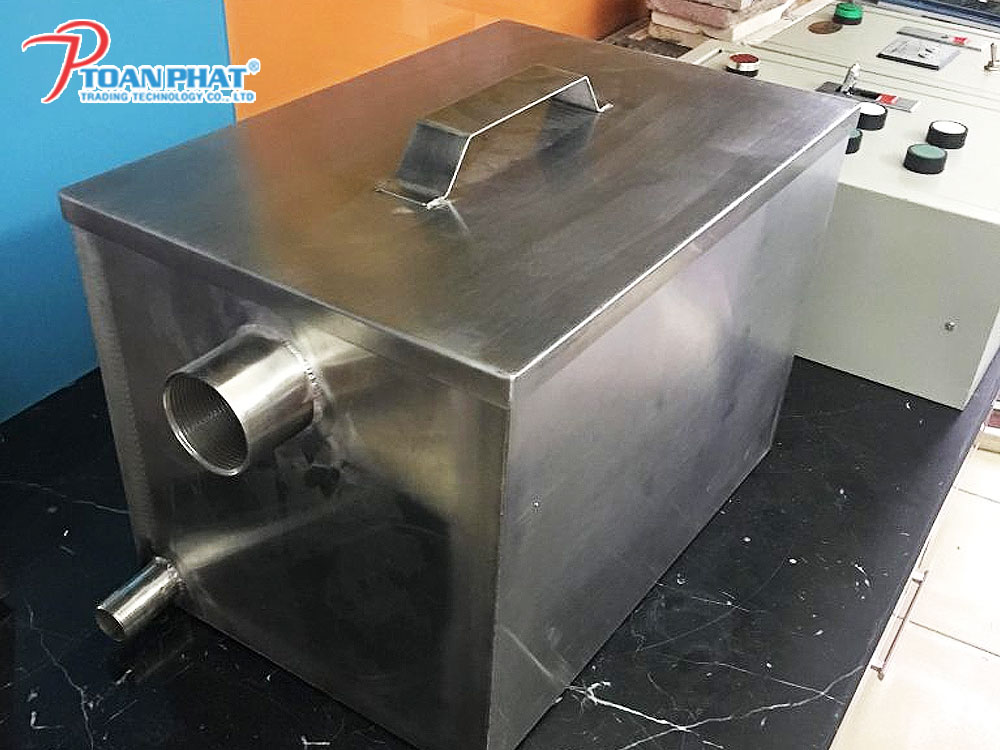 Công dụng và cách hoạt động của bể tách mỡ trong bếp nhà hàng, quán ăn