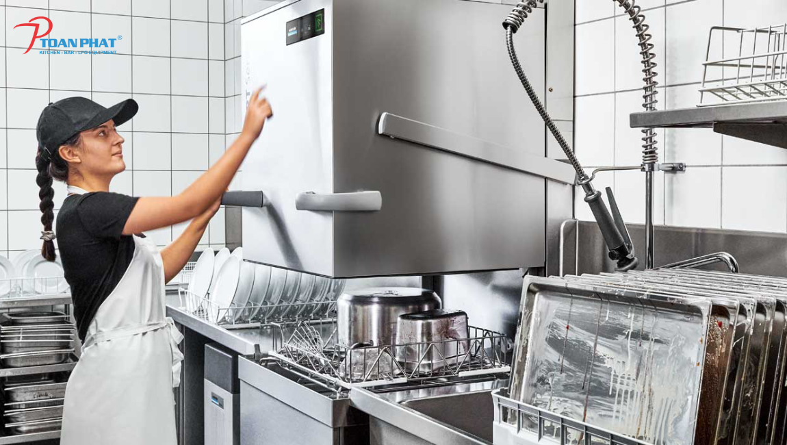 GIẢI PHÁP RỬA CHÉN HIỆU QUẢ CHO NHÀ HÀNG, KHÁCH SẠN 3 Máy rửa chén cho nhà hàng, khách sạn