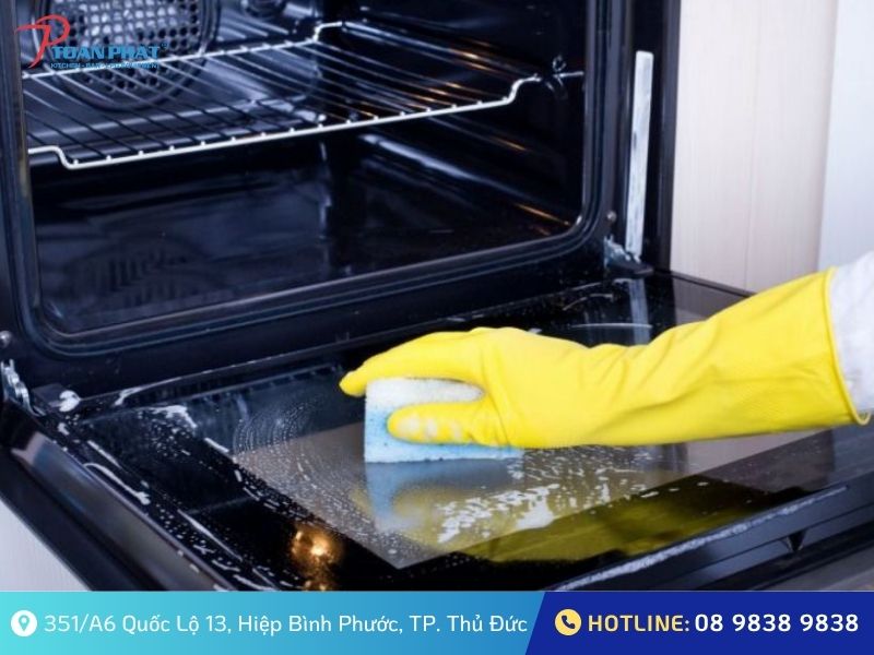 Vệ sinh lò nướng công nghiệp định kỳ