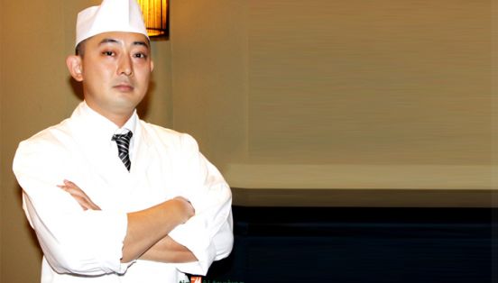 LOTTE LEGEND SAIGON: ÔNG HIDEYUKI KON GIỮ CƯƠNG VỊ BẾP TRƯỞNG NHÀ HÀNG NHẬT YOSHINO