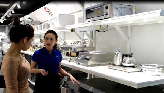Nhộn nhịp mở hàng những ngày đầu khai trương Showroom & Demo Kitchen Toàn Phát