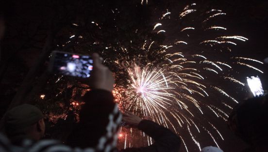 NGẮM LOẠT ẢNH CÁC QUỐC GIA ĐÓN GIAO THỪA MÙA COVID