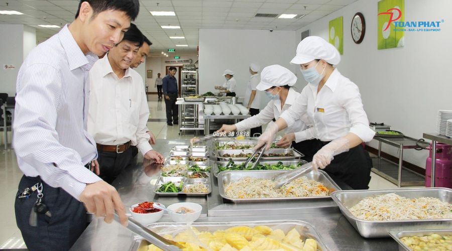 Các món ăn phục vụ trong bếp căn tin nhà máy, xí nghiệp - TOÀN PHÁT THI CÔNG BẾP CĂN TIN NHÀ MÁY